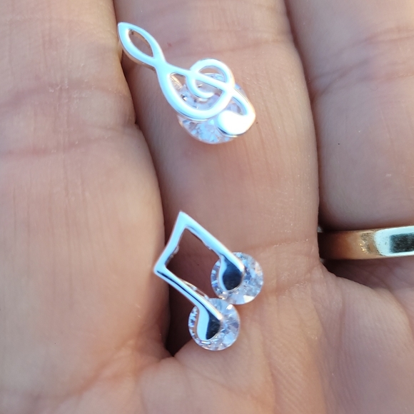 925 Silver Dainty Zircon Musical Note Treble Clef Stud - Picture 16 of 16